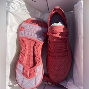 APL Techloom breeze (cedar) size 9 NWT